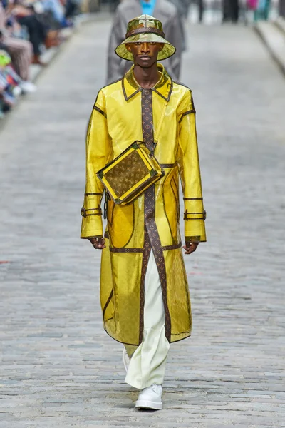 Look 27